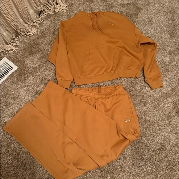 Alo Yoga Accolade Sweat Set - Picture 1 of 2